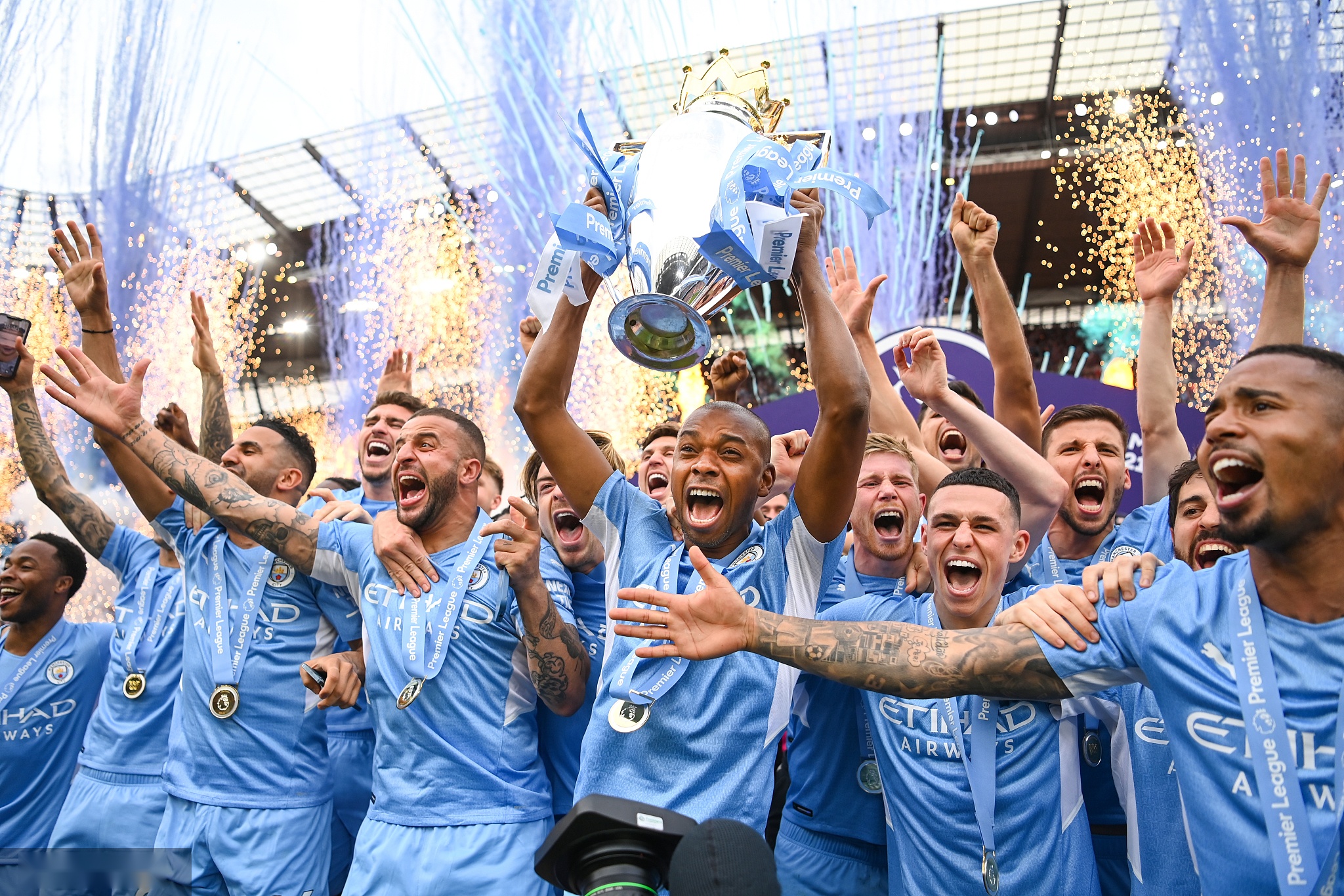 上的突出贡 上的突出贡